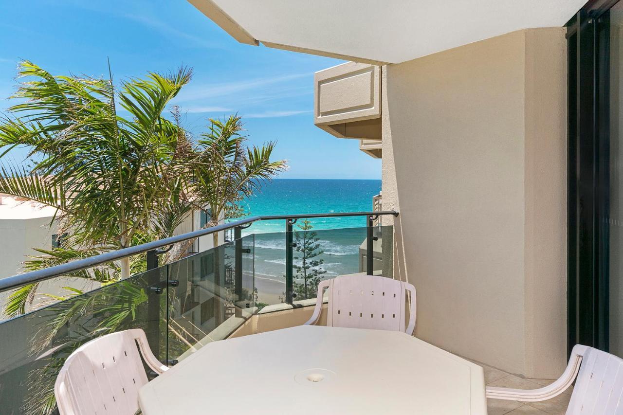 Clubb Coolum Beach Resort Sunshine Coast Bagian luar foto