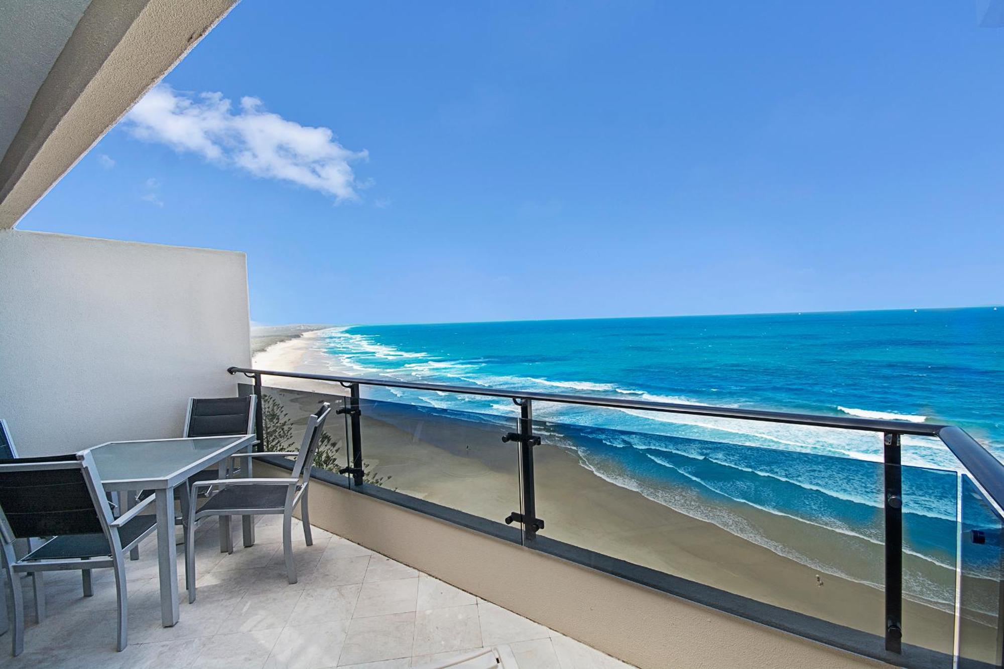 Clubb Coolum Beach Resort Sunshine Coast Bagian luar foto