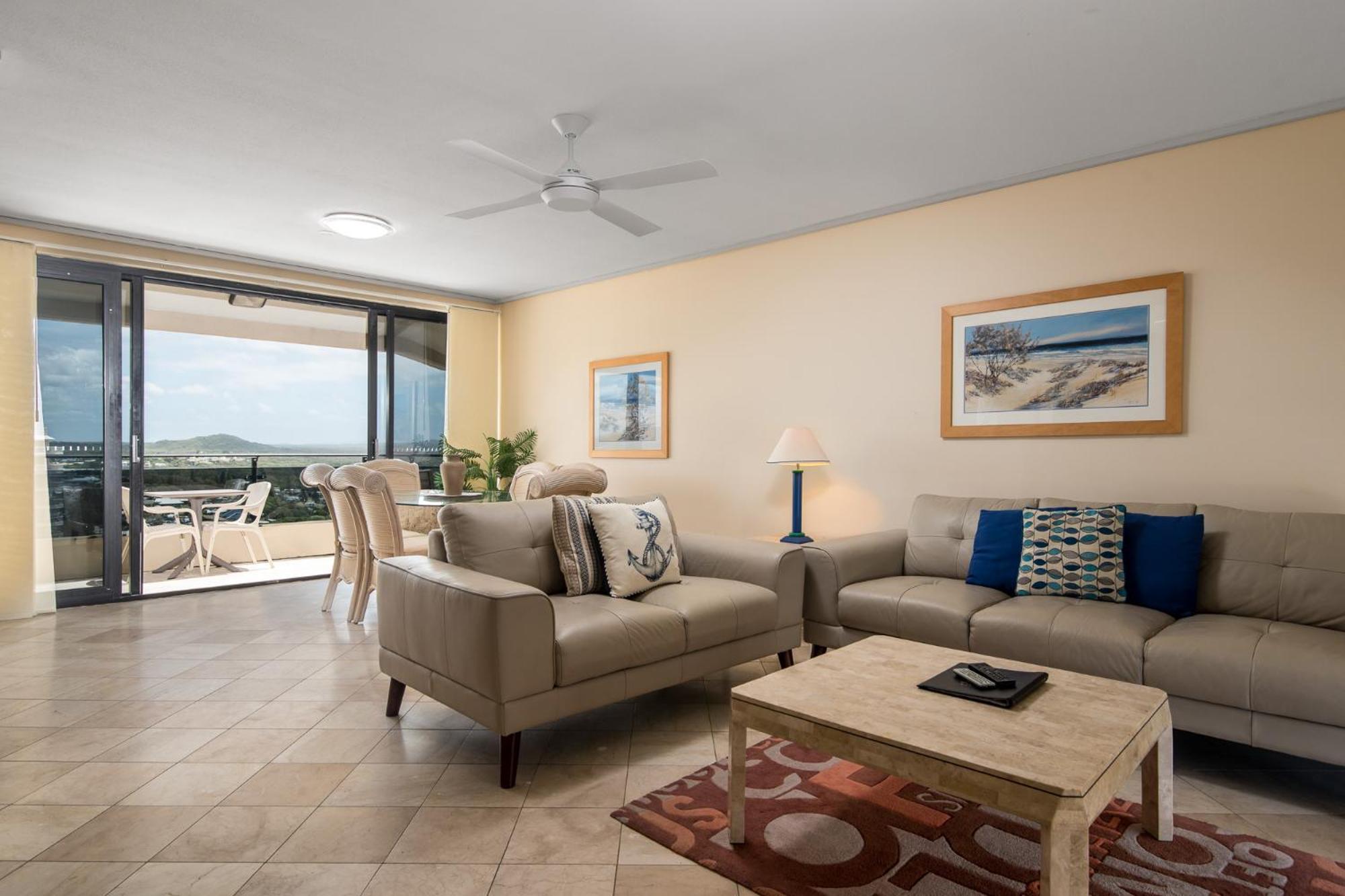 Clubb Coolum Beach Resort Sunshine Coast Bagian luar foto