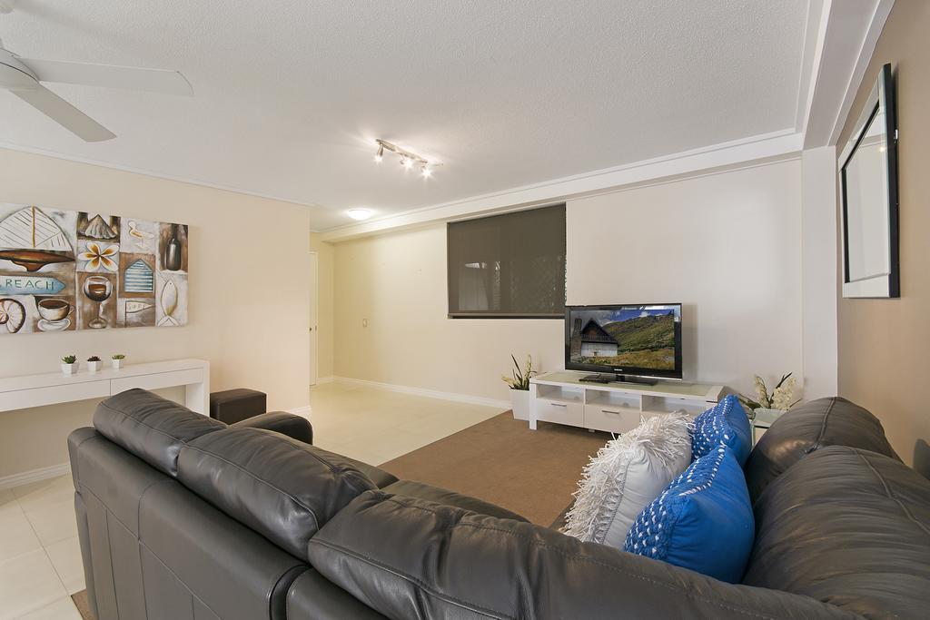 Clubb Coolum Beach Resort Sunshine Coast Bagian luar foto
