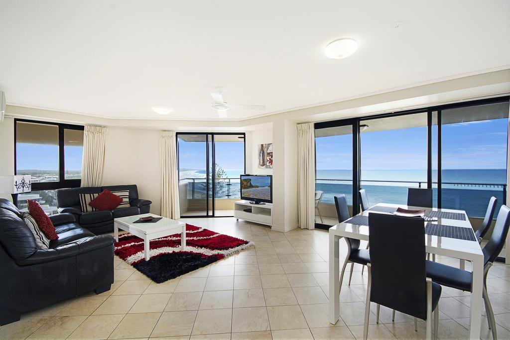 Clubb Coolum Beach Resort Sunshine Coast Bagian luar foto