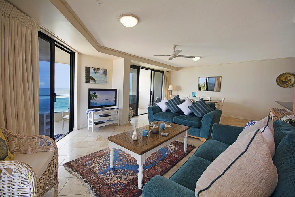 Clubb Coolum Beach Resort Sunshine Coast Bagian luar foto
