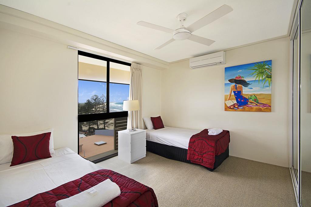 Clubb Coolum Beach Resort Sunshine Coast Bagian luar foto