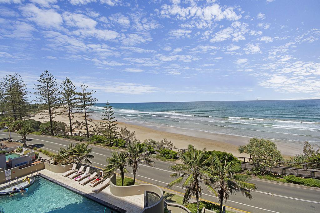 Clubb Coolum Beach Resort Sunshine Coast Bagian luar foto