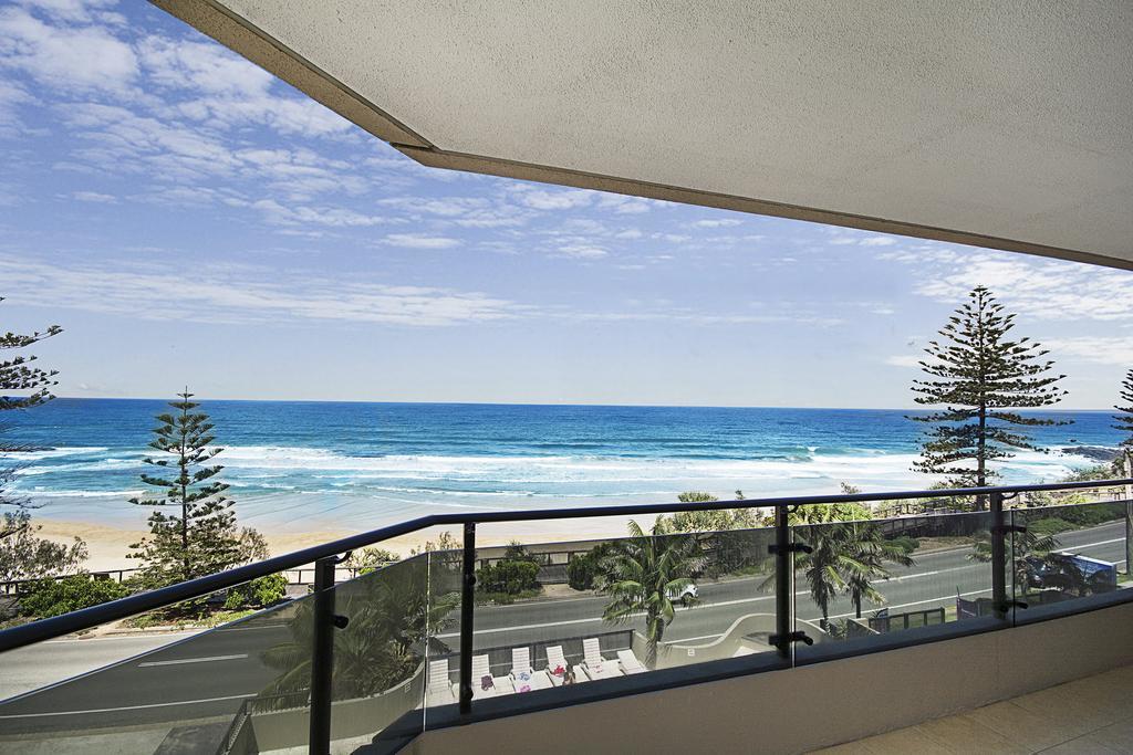Clubb Coolum Beach Resort Sunshine Coast Bagian luar foto